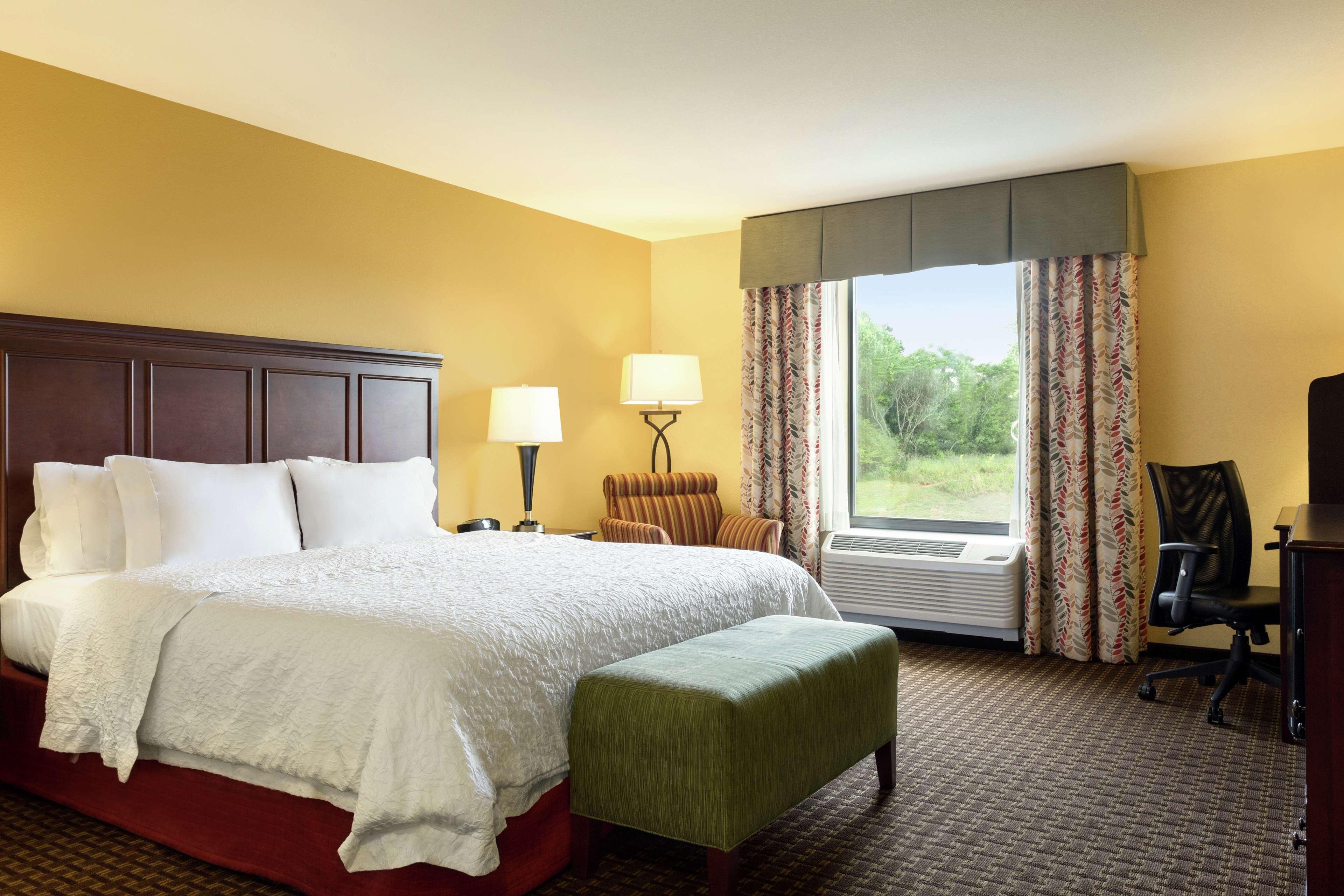 Hampton Inn & Suites Праттвилл Экстерьер фото