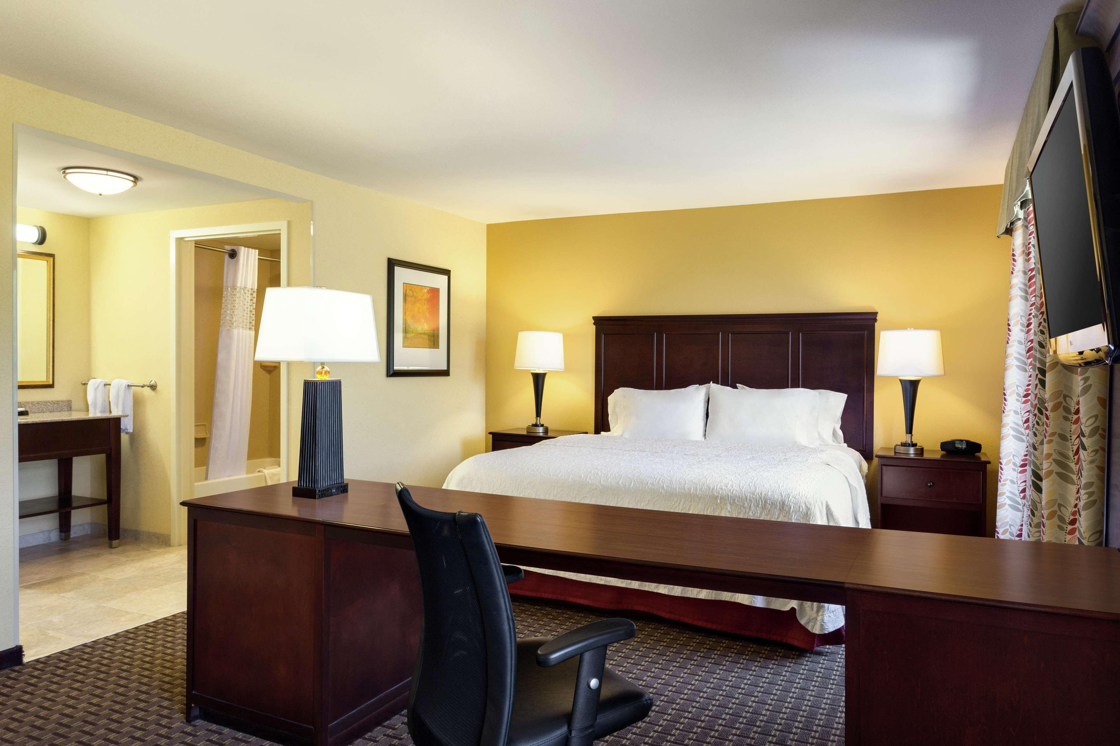 Hampton Inn & Suites Праттвилл Экстерьер фото