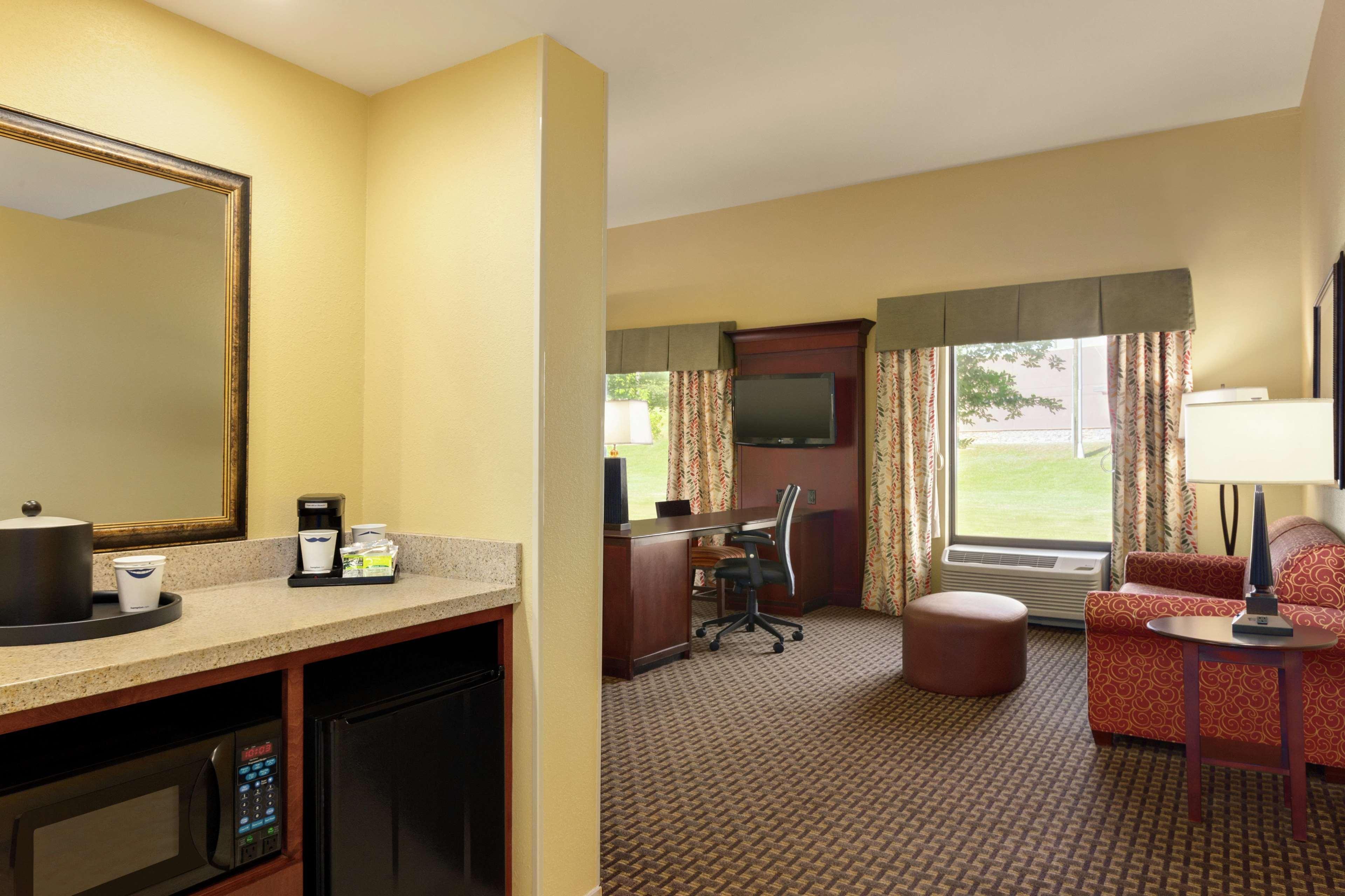 Hampton Inn & Suites Праттвилл Экстерьер фото
