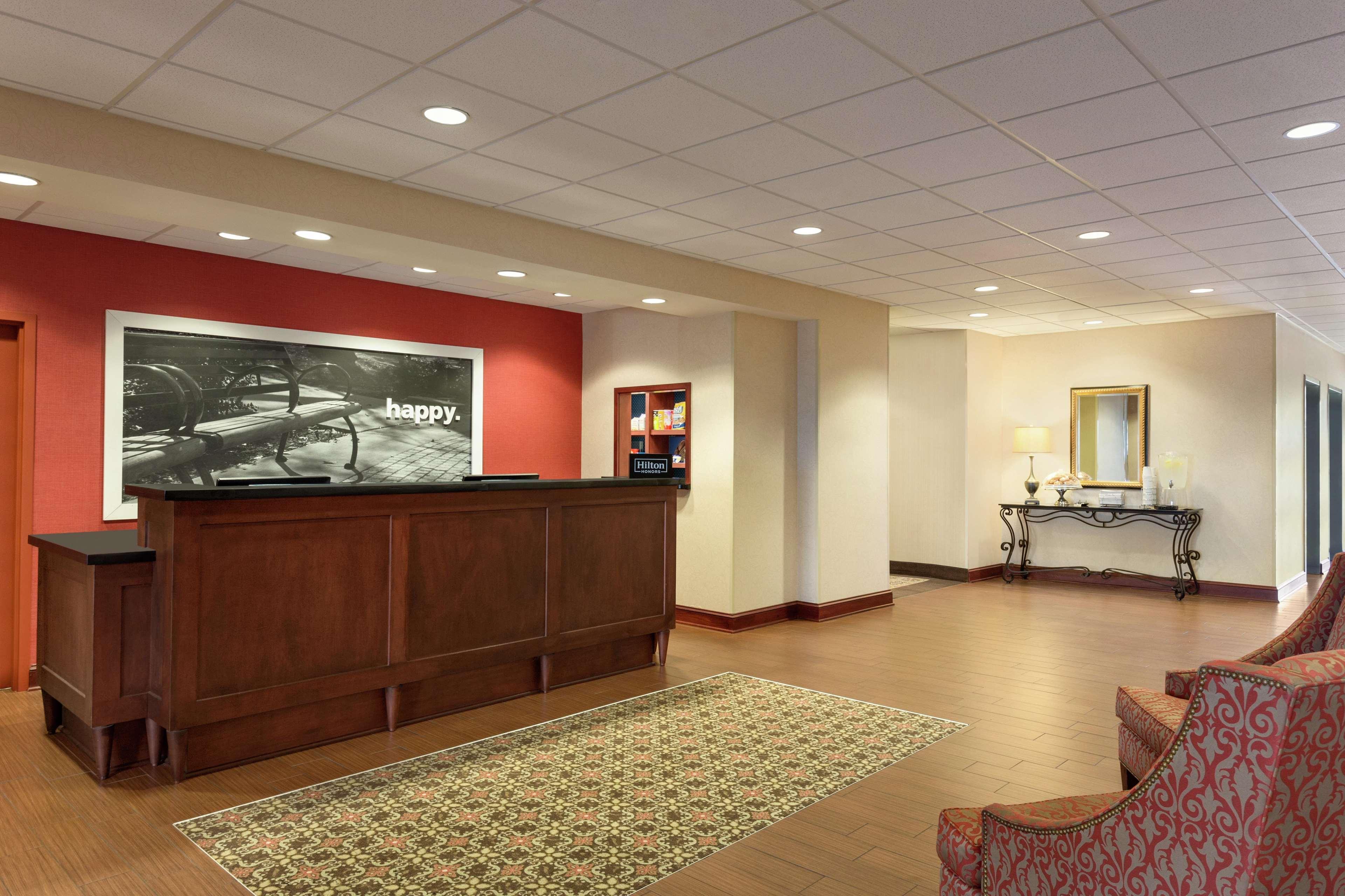Hampton Inn & Suites Праттвилл Экстерьер фото
