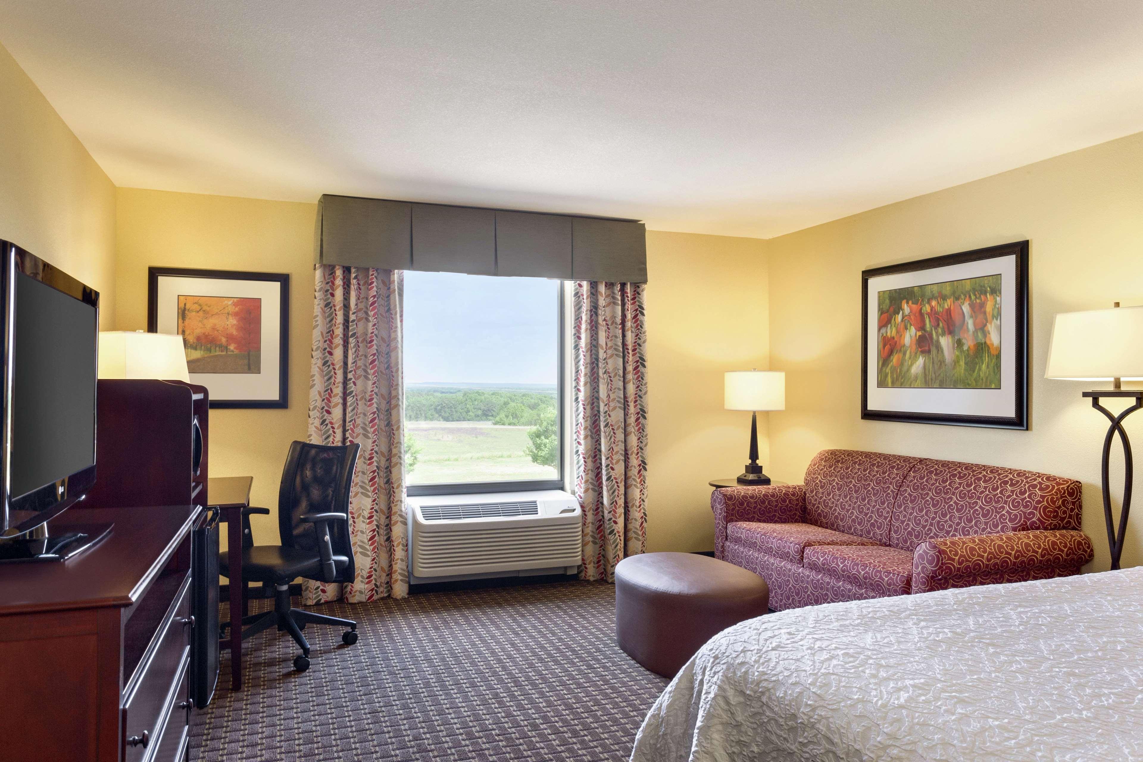 Hampton Inn & Suites Праттвилл Экстерьер фото