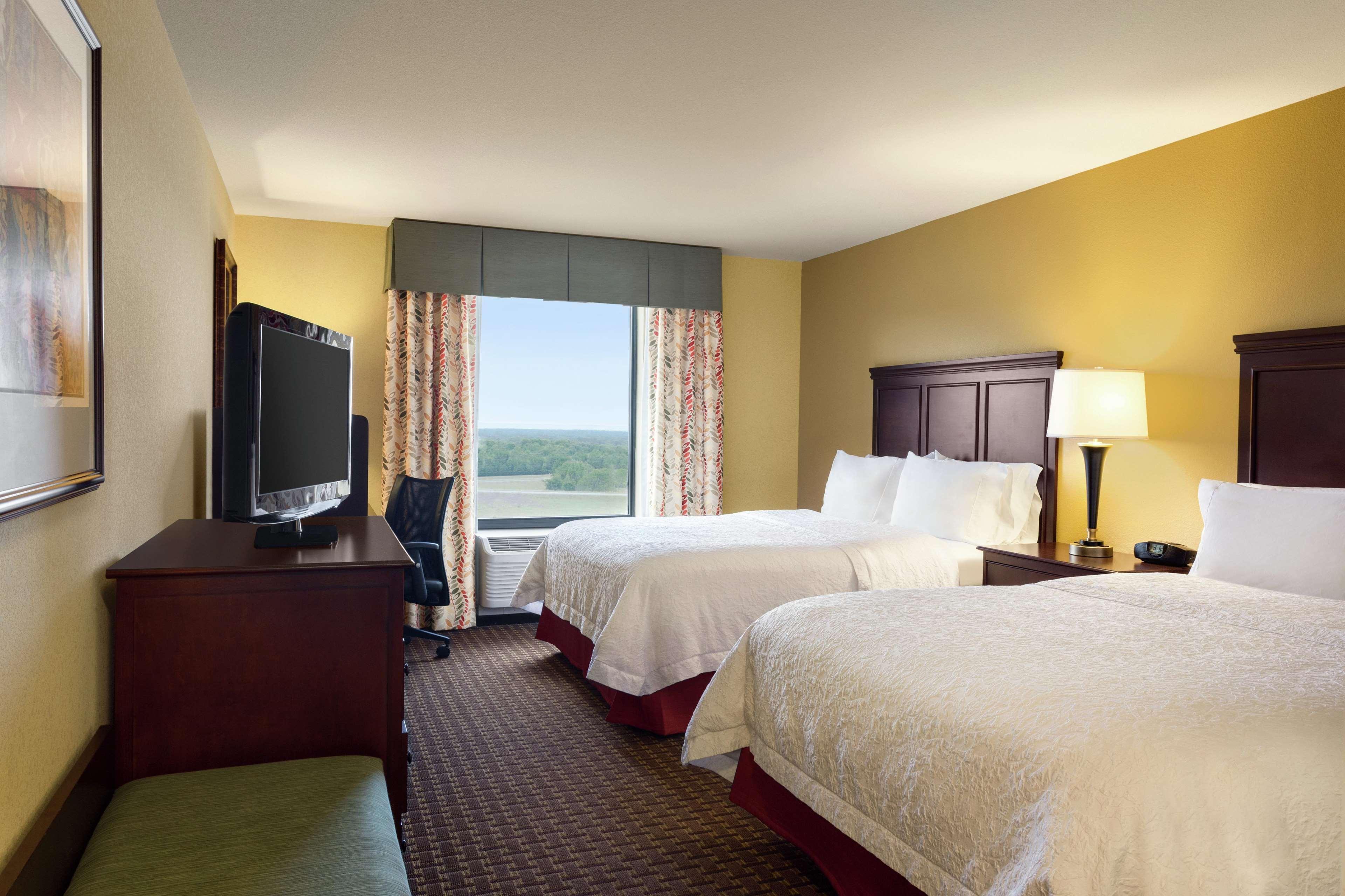 Hampton Inn & Suites Праттвилл Экстерьер фото