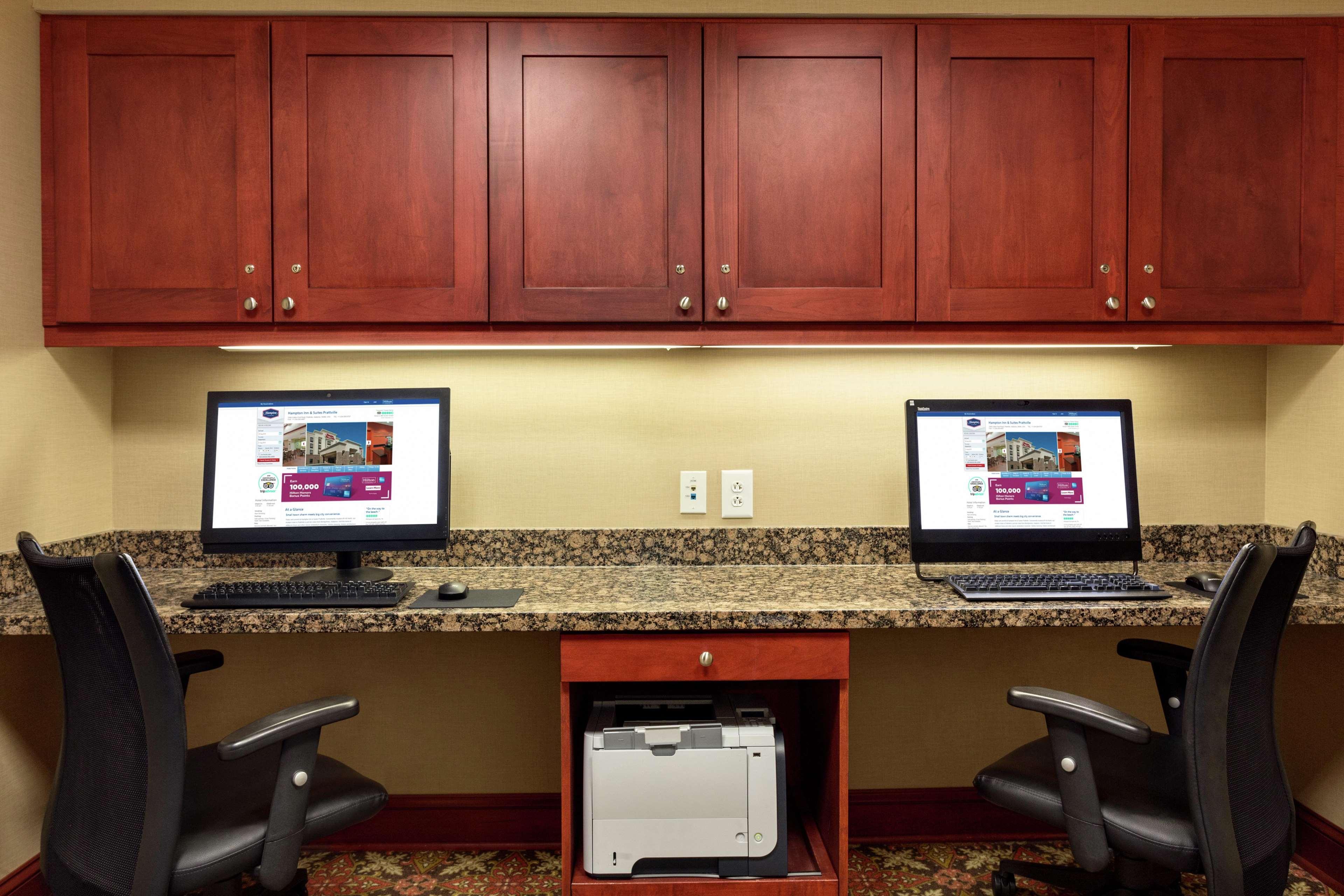 Hampton Inn & Suites Праттвилл Экстерьер фото