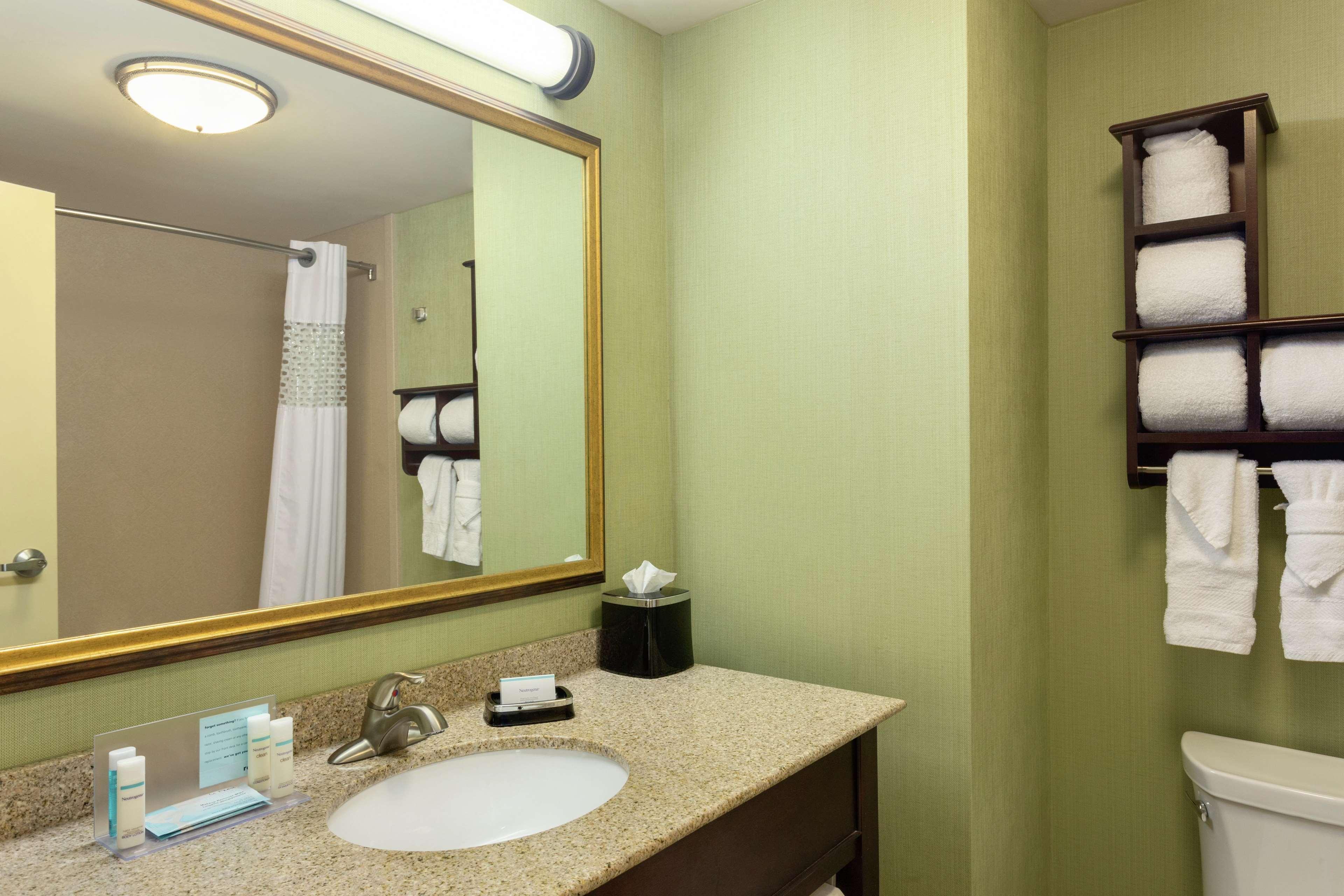 Hampton Inn & Suites Праттвилл Экстерьер фото