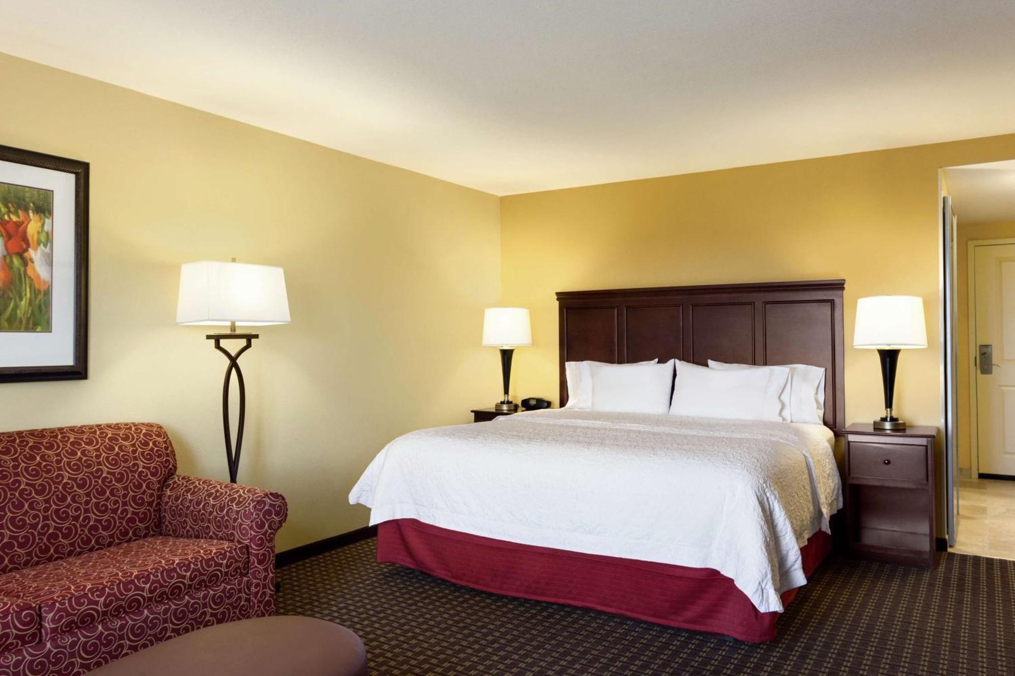 Hampton Inn & Suites Праттвилл Экстерьер фото