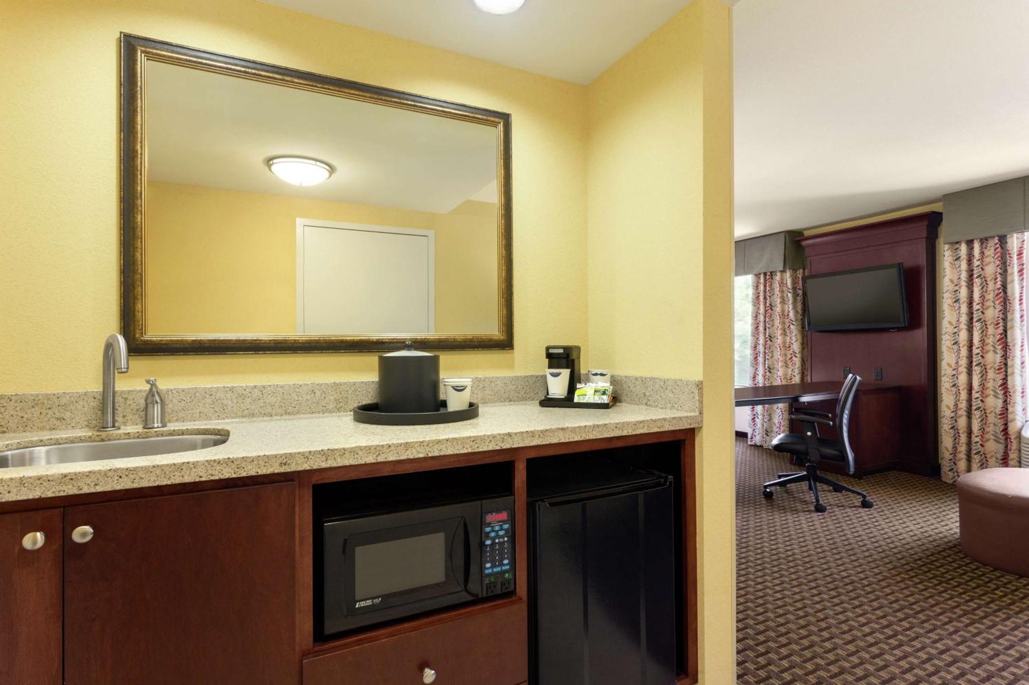 Hampton Inn & Suites Праттвилл Экстерьер фото